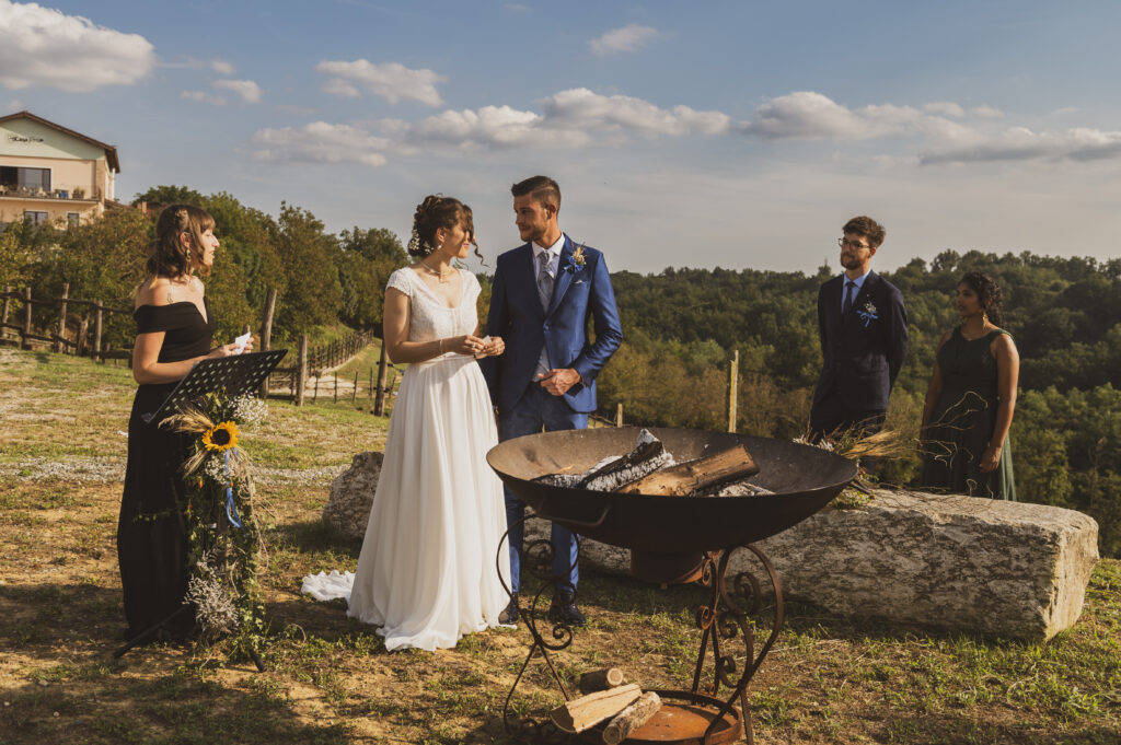 Cerimonia nuziale all'aperto a casa serro