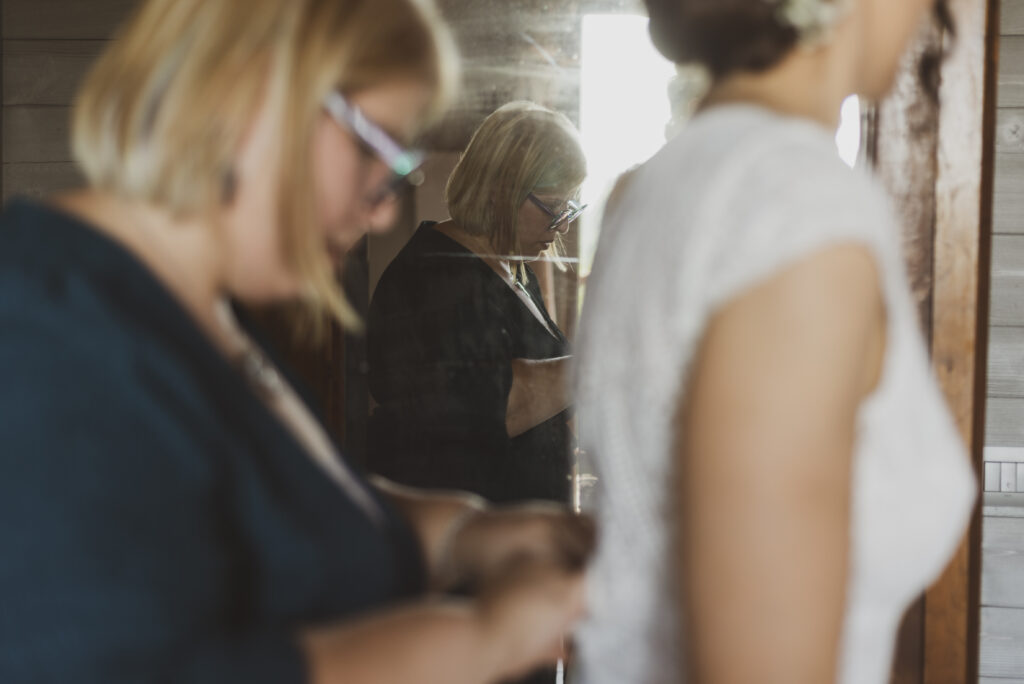 Preparazione della sposa a casa serra