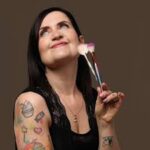 valentina-marmello-make-up-artist-primo-piano-con-pennello-trucco